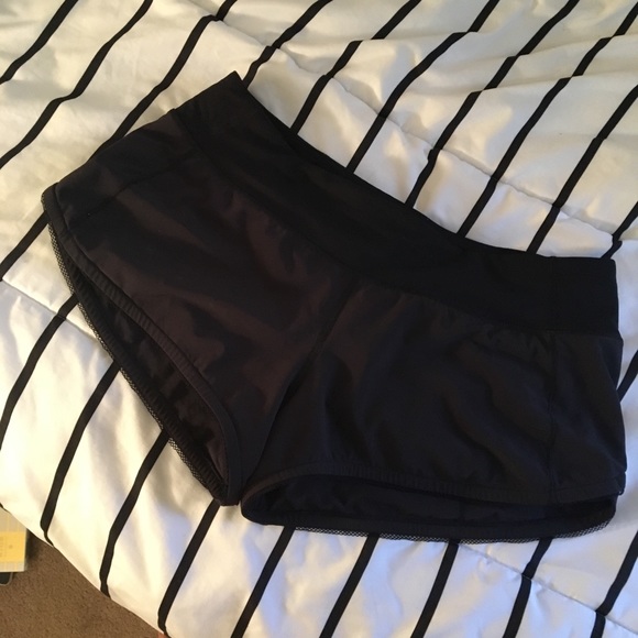 lululemon athletica Pants - Lululemon black size 6 speed up shorts